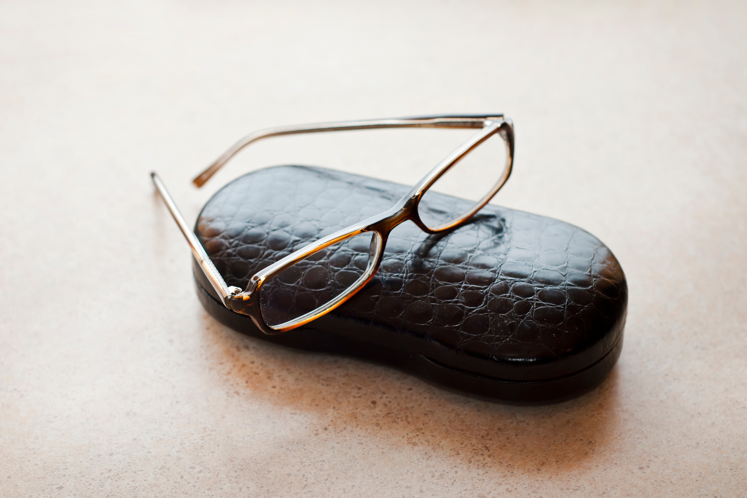 Как выбрать футляр для очков